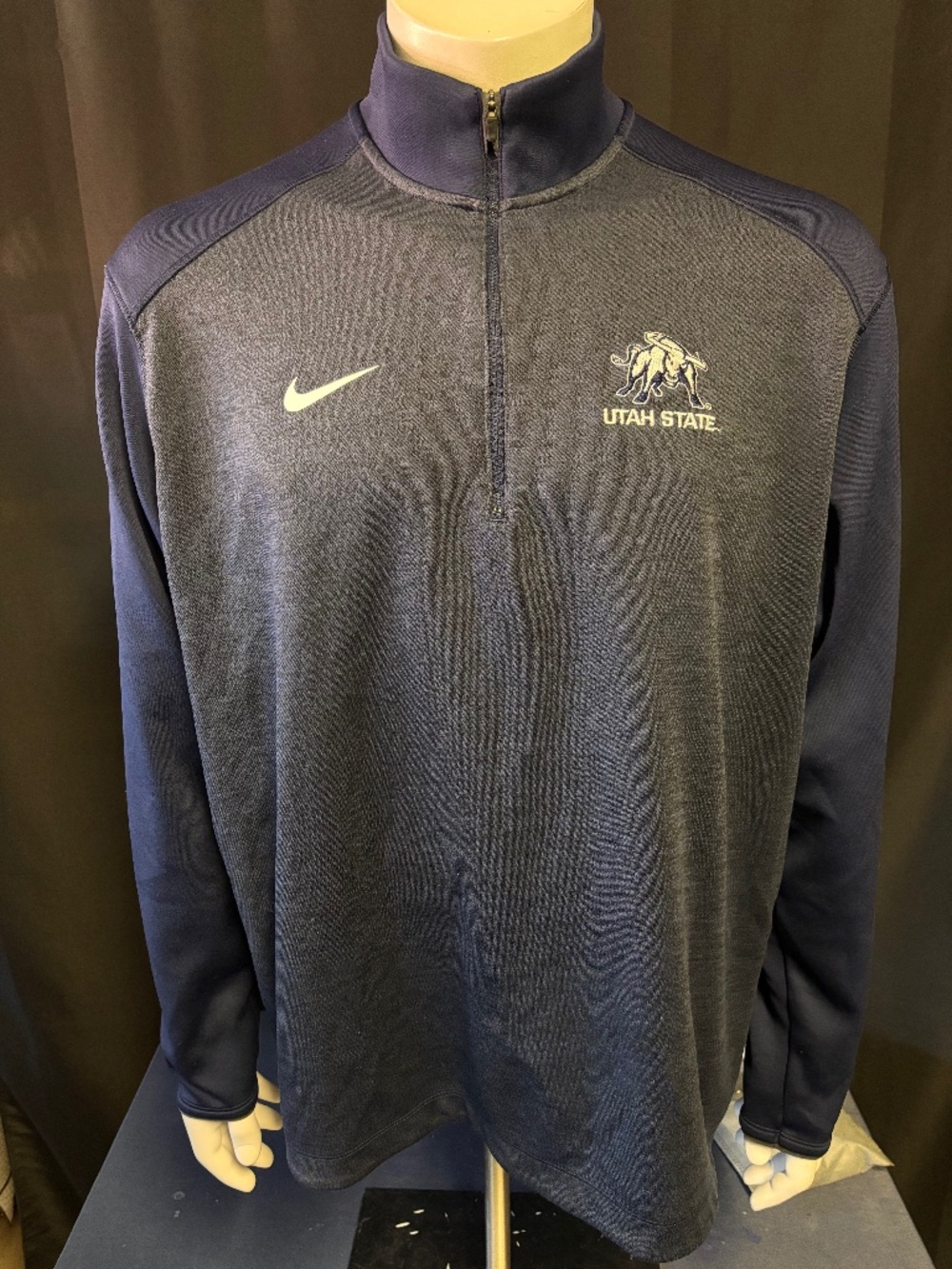 Nice mens XL Nike Dri Fit quarter zip jacket Utah State Aggies
